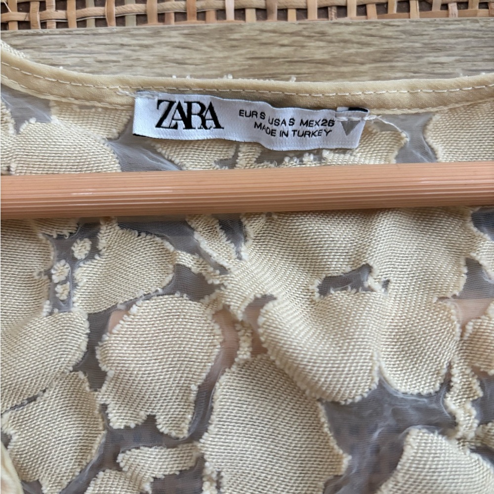 Zara Cream Floral Lace Blouse - Picture 2 of 2